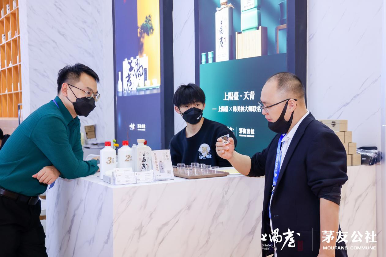 糖酒会首秀！这款“文化人的酱香”上陽臺为何圈粉无数？