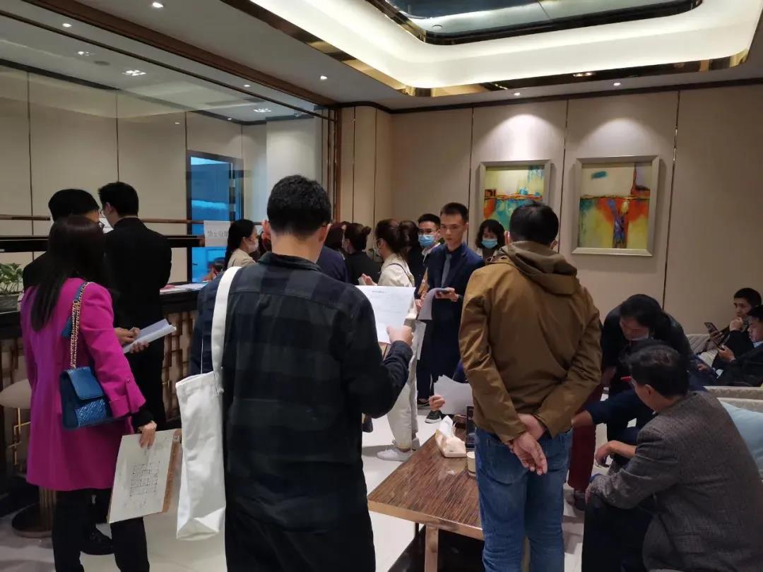 成都住宅限购，摇号几次不中！我到底该不该买这个红盘公寓？